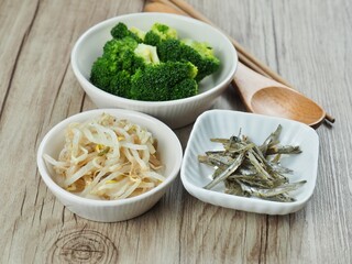 브로콜리, 멸치, 숙주나물, 음식, 반찬