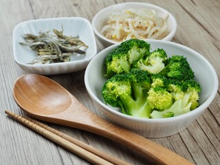 브로콜리, 멸치, 숙주나물, 음식, 반찬