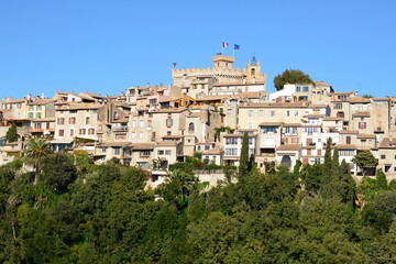 Fototapeta na wymiar France, côte d'azur, Haut de Cagnes, magnifique village médiéval avec son château.