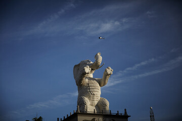 空、オブジェ、空間、光、建築、カタチ、人工的、重厚