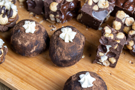 chocolate cake with the use of cocoa and butter with sugar