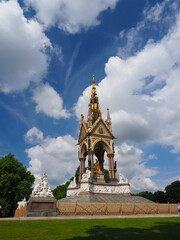 Fototapeta premium The Royal Albert Memorial in Kensington in London on a bright summer's day