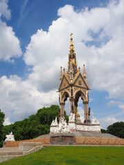 Fototapeta premium The Royal Albert Memorial in Kensington in London on a bright summer's day