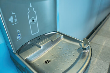 Airport drinking fountain and water filling station