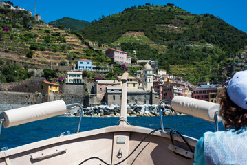 Obraz premium View of the Vernazza from the boat