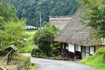 日本の田舎、原風景、夏、美山、かやぶき、美山かやぶきの里、石垣、古民家、しっくい、日本家屋、歴史的建造物、木造建築