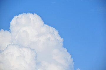 Naklejka na ściany i meble 青空、雲、白い雲、空、夏空、入道雲