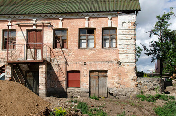 Front view of an abandoned building	