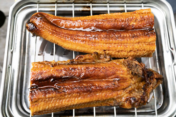 山やキャンプで調理するうなぎの蒲焼