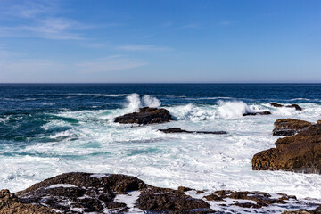 Fototapeta na wymiar A view on Pacific ocean, cast, rocks and waves