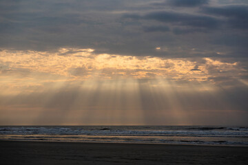 Obraz premium sunshine over the ocean 