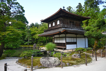 京都市の世界遺産銀閣寺の観音殿が美しい