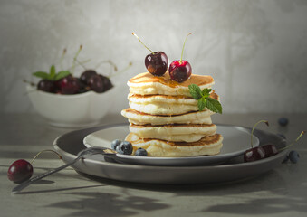 pancakes with berries