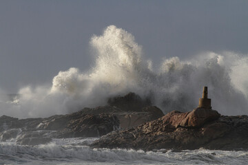 Geodesic landmark under heavy sea storm