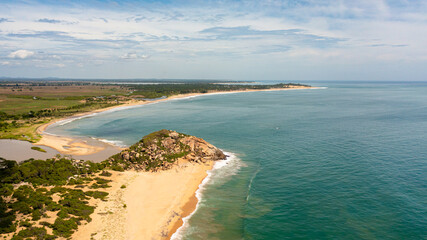Fototapeta na wymiar Tropical landscape with a beautiful beach in the blue water. Crocodile Rock, Sri Lanka.