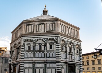 Obraz premium Baptistery of Florence with its characteristic door of gold tiles