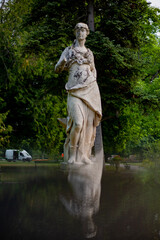 Fototapeta premium statue in the park