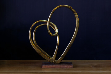 Table statuette in the shape of a golden heart