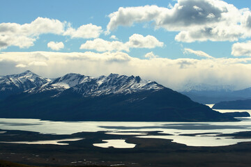Fototapeta na wymiar Landscape showing the Lago Argentino, at El Calafate, Patagonia, Argentina