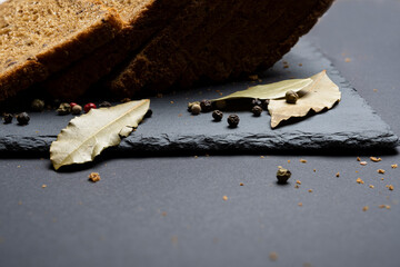 Sliced ​​bread on the table
