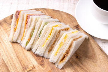 サンドイッチとコーヒー