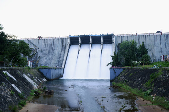 Neyyar Dam Shutter Open 