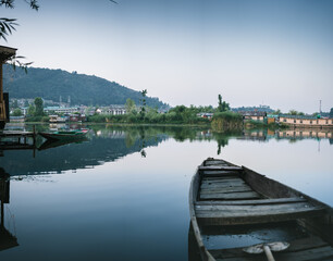 Fototapeta na wymiar Beautiful nature of Dal Lake, Srinagar, Kashmir, India.