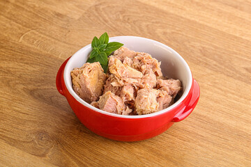 Canned tuna fish with oil