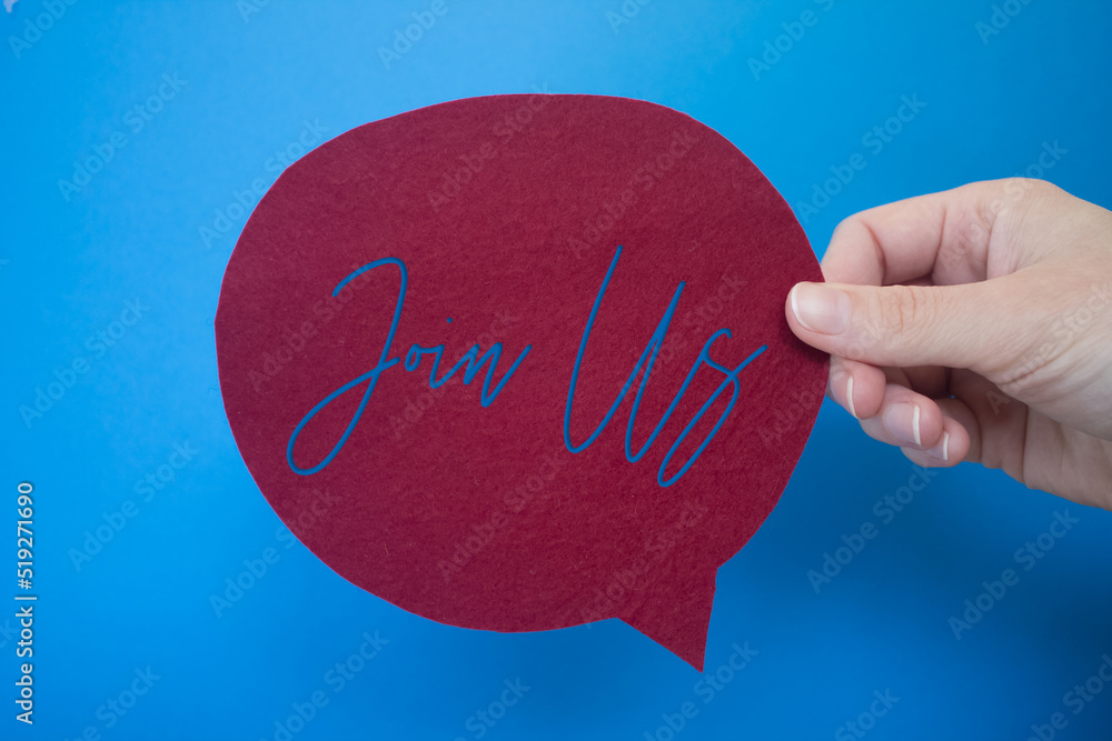 Aufkleber speech bubble in front of colored background with join us text.