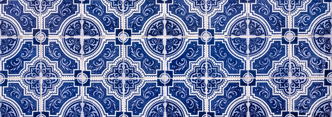     Azulejos in Portugal, detail on a typical house, blue color 
 - obrazy, fototapety, plakaty