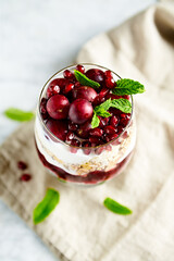 Red gooseberry, pomegranate and vegan yogurt parfait (with rye flakes and red berry sauce)
