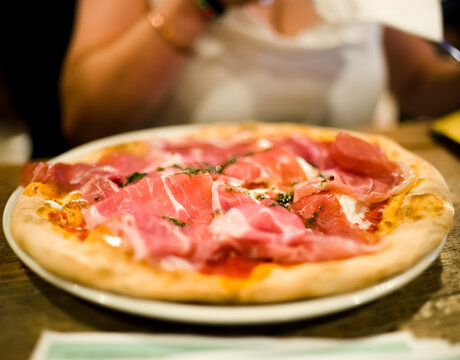 Pizza prosciutto crudo e burrata