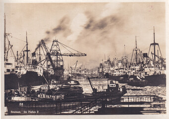 Bremer Hafengeschichte; Hafenszene aus dem Freihafen aus den 1930er Jahren (original Postkarte) - obrazy, fototapety, plakaty