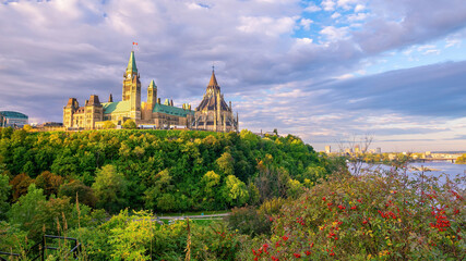 Fototapeta na wymiar Cityscape skyline of Canada with Parliament hill in downtown Ottawa