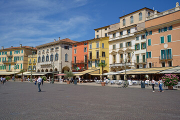 Fototapeta na wymiar Place typique en Italie