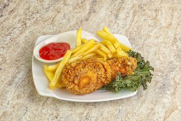 Crispy chicken leg with fry potato