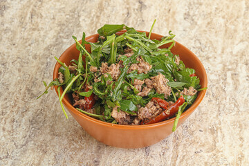 Salad with tuna and rucola