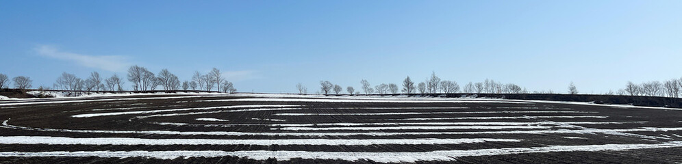 The pattern of the remaining snow drawn in the field