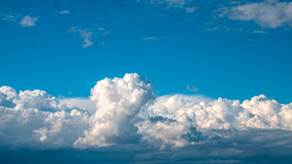 Obraz premium Blue sky background with white clouds. Sunny summer day.