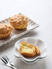 Vanilla Soes Cakes ( Sus Vla ), A traditional French choux dough filled with custard.
