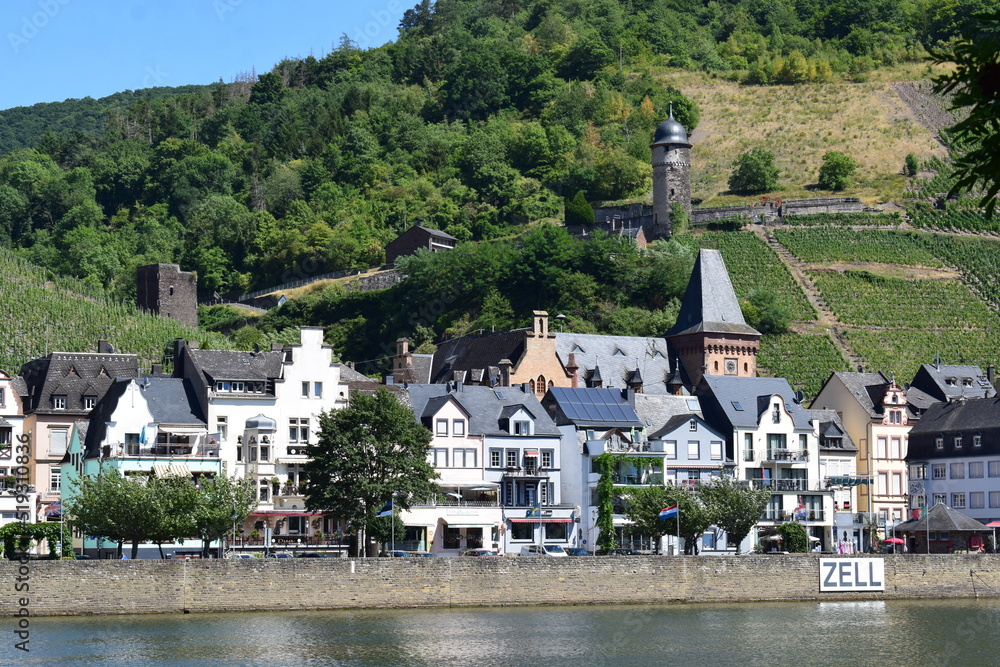 Wall mural altstadt zell an der mosel