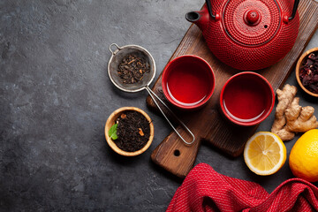 Obraz na płótnie Canvas Tea with lemon and mint and teapot
