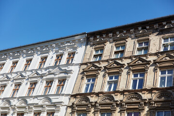 Fototapeta na wymiar Sanierung von Altbau Fassade vorher und nachher