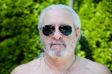 portrait of old man in summer sunglasses. summer vacation and retirement. summer holiday