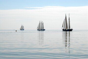 Fototapeta premium 3 sailboat in the sea