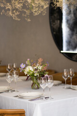 An example of setting tables for a wedding. Wedding decorations. Setting the table for the celebration. Flowers on the table. Preparation for the wedding.