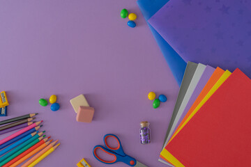 material escolar para vuelta al colegio, multicolor, con espacio para texto