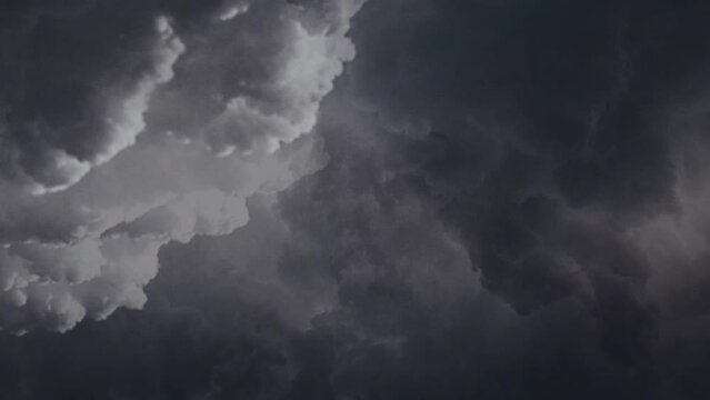 thunder strom on dark sky 4k