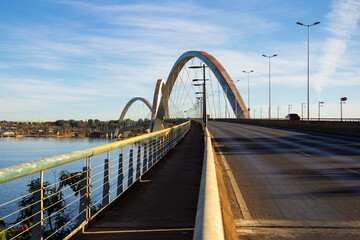 Ponte Juscelino Kubitschek sobre o Lago Paranoá em Brasília.