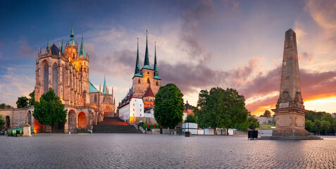 Erfurt, Germany. Cityscape image of downtown Erfurt, Germany with Erfurt Cathedral at summer sunset. - obrazy, fototapety, plakaty